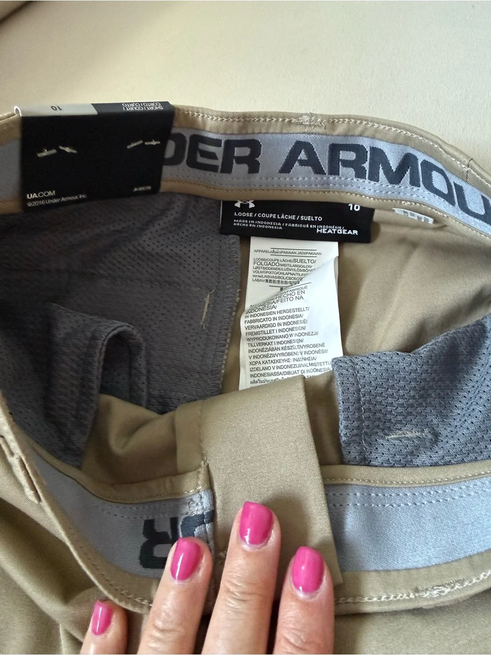 Under Armour Boys Khaki Shorts – Size 10 – NWT